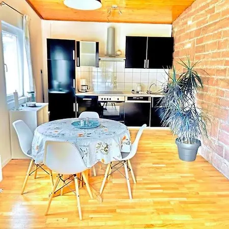 Apartman - Waldrand-lage Mit Garten, Grill & Parkplatz Schömberg