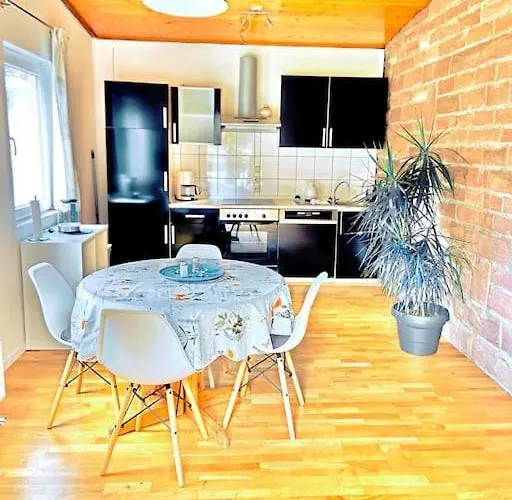 Apartman - Waldrand-lage Mit Garten, Grill & Parkplatz Schömberg